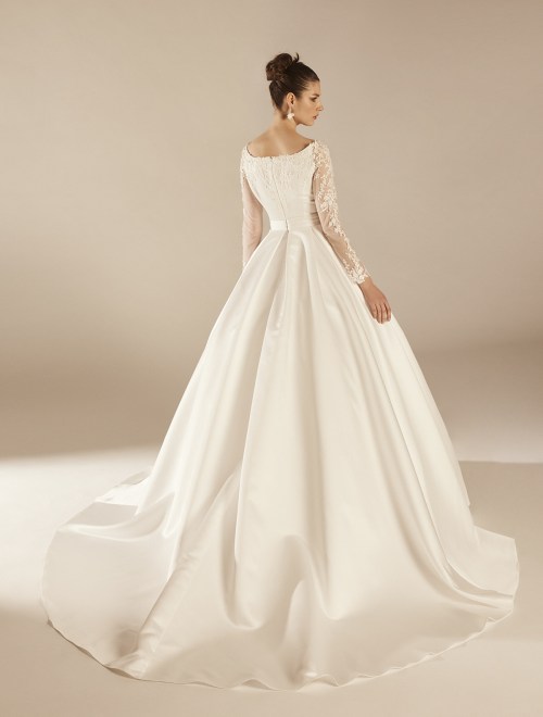 https://elisebride.ro/images/stories/virtuemart/product/MADAME 4.jpg